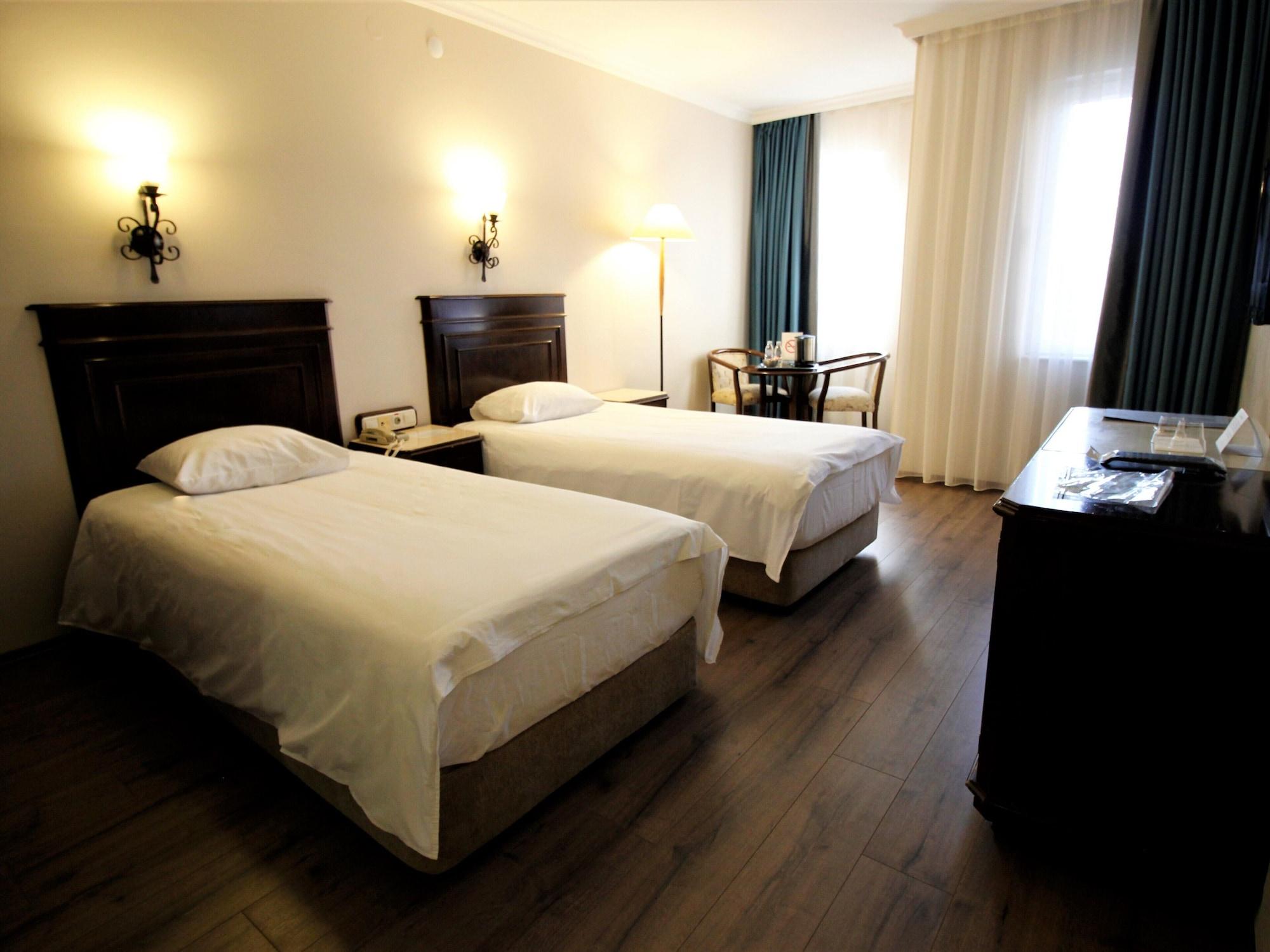 Montania Town Hotel Mudanya Exterior photo
