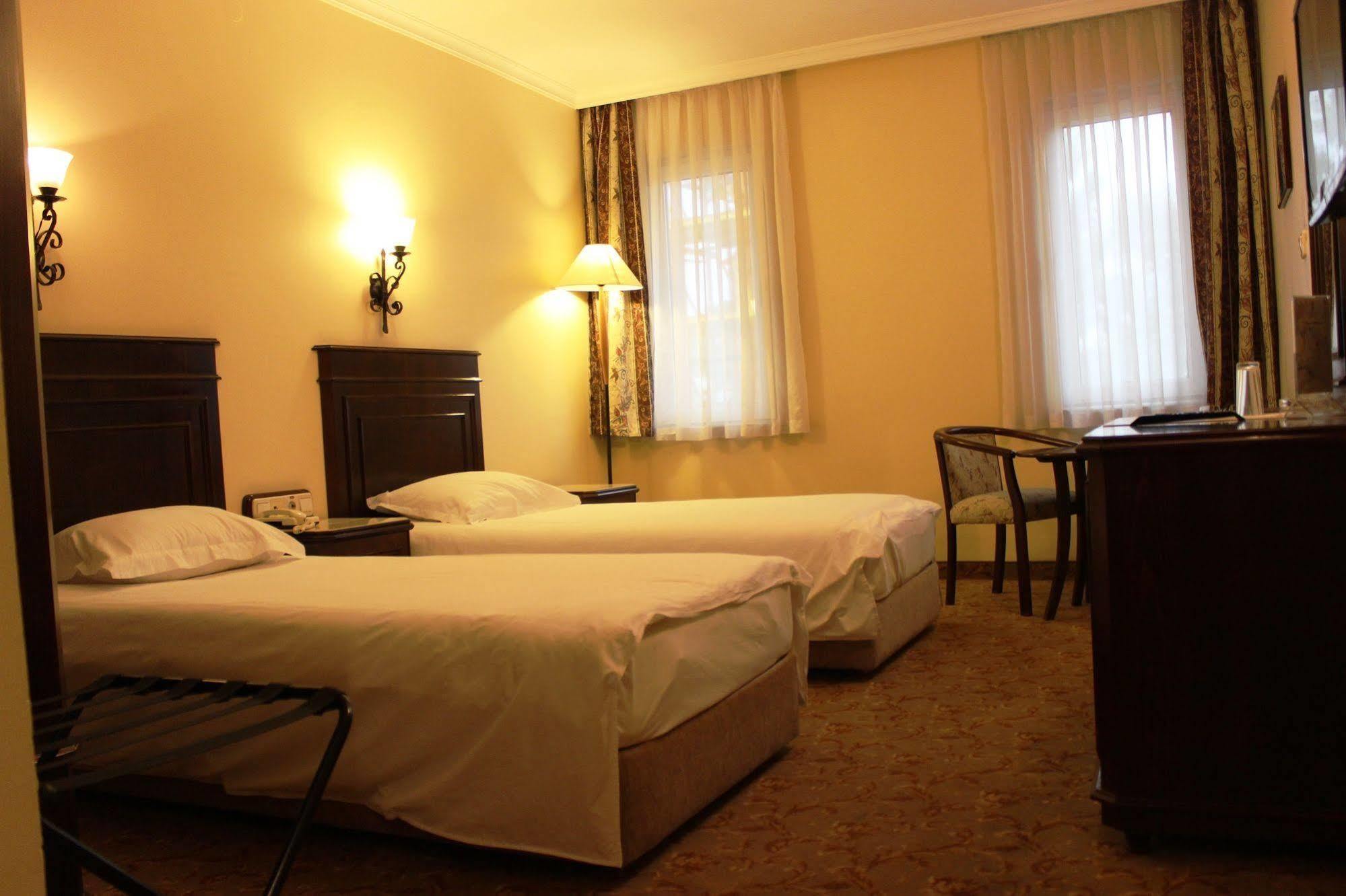 Montania Town Hotel Mudanya Exterior photo