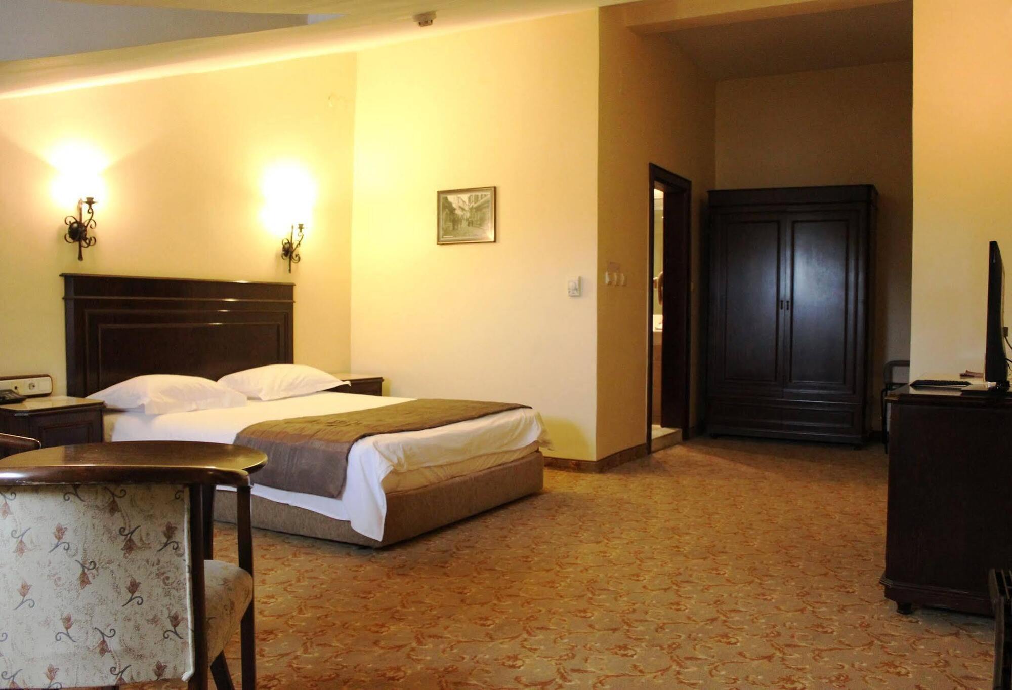 Montania Town Hotel Mudanya Exterior photo